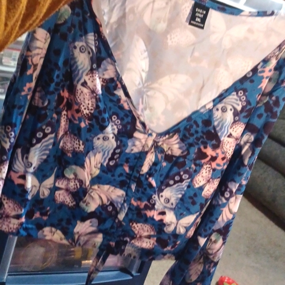 Shein 2xl top with Butterflies